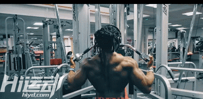 4組背部力量訓練動作！“大屌哥”教你練出厚實背部