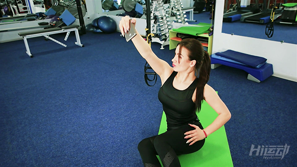 健身房里設自拍室！此舉引發網友激烈討論