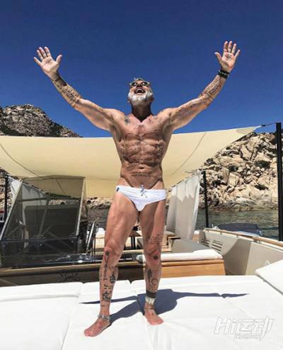 50歲堅持健身練好身材，輕松追到小20歲的模特女友！我差點就信了