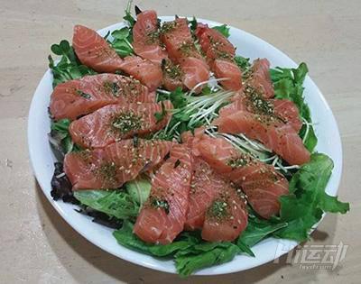 50多歲老頭迷戀“七龍珠”，瘋狂健身練成真實(shí)版龜仙人