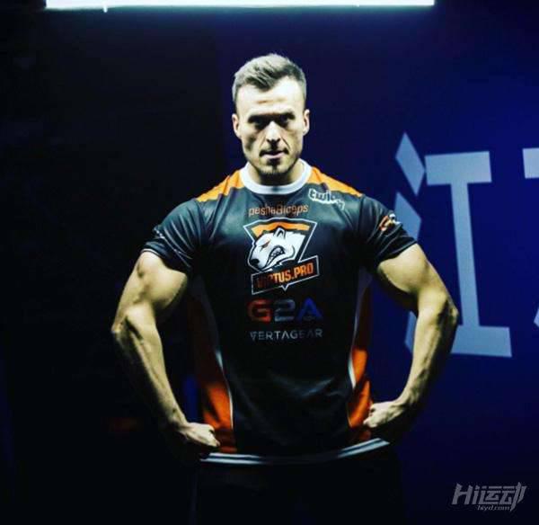 最強壯的CS：GO游戲冠軍！游戲與健身都不耽誤