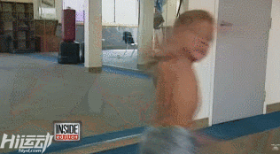 小巨人8歲臥推95公斤！每天600個俯臥撐，300次深蹲