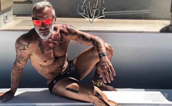 50歲堅持健身練好身材，輕松追到小20歲的模特女友！我差點就信了