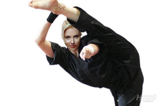 復仇者如何煉成？雷神與黑寡婦私教健身課程