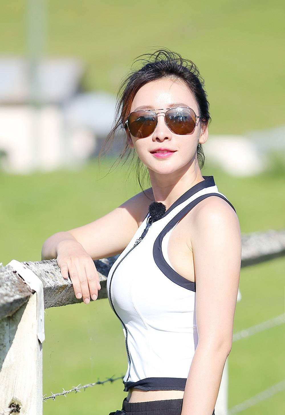 柳巖緊張運動裝 好身材一覽無余