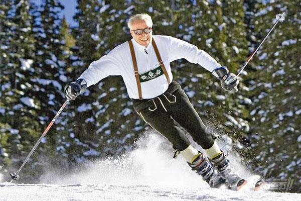 美國98歲服裝巨頭創始人，為什么他能健康事業雙豐收？