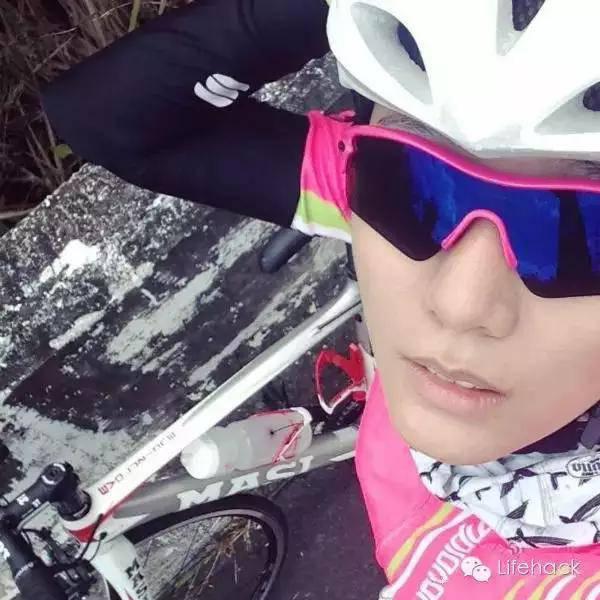 王珞丹曬性感腹肌照 最美馬甲線