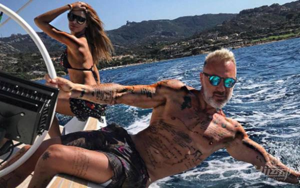 50歲堅持健身練好身材，輕松追到小20歲的模特女友！我差點就信了