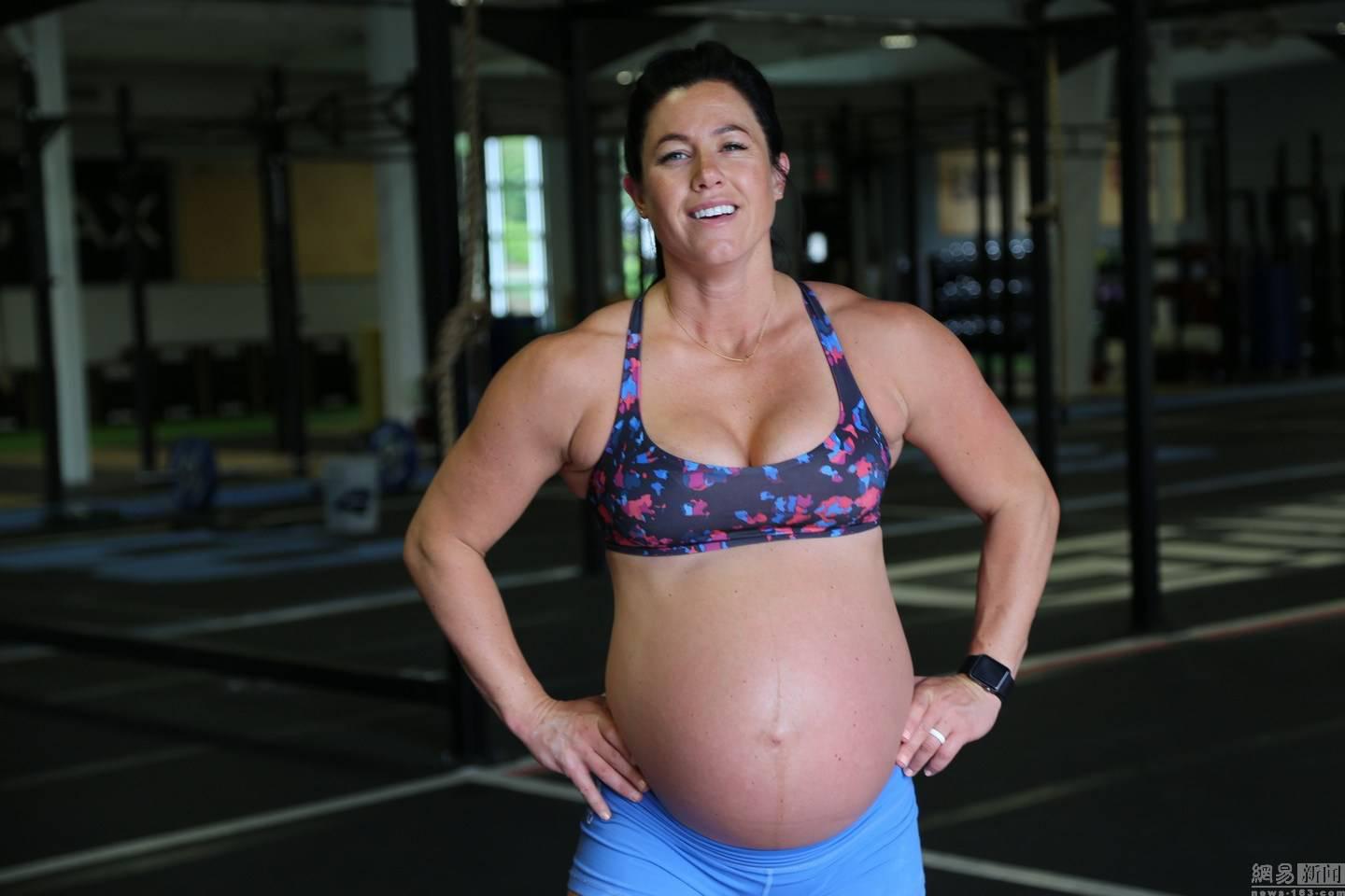 最強悍的孕婦 美國準媽媽挺大肚舉重