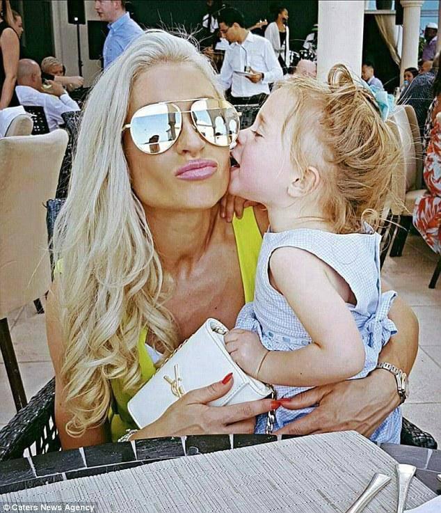 這才是辣媽 生五個娃照樣練出八塊腹肌