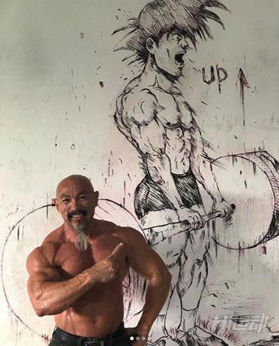 50多歲老頭迷戀“七龍珠”，瘋狂健身練成真實(shí)版龜仙人