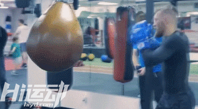 一個(gè)修理工靠女友養(yǎng)活幾年：苦練拳擊，冠軍金腰帶拿到手軟