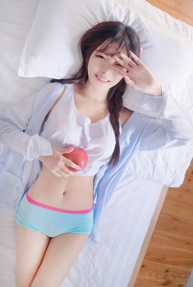 95后嫩模健身照 緊身衣褲超火辣