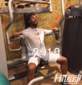 為了拍攝《黑豹》，男2號瘋狂增肌練身材，風頭蓋過男主