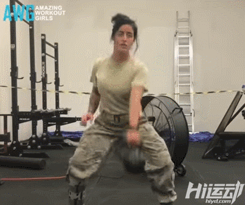 真人版“神奇女俠”！32歲女兵超強度訓練，練成超人身材