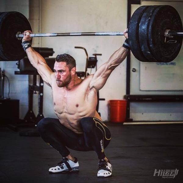 國外大爺挑戰街頭健身小伙！這么強壯活該他裝逼成功