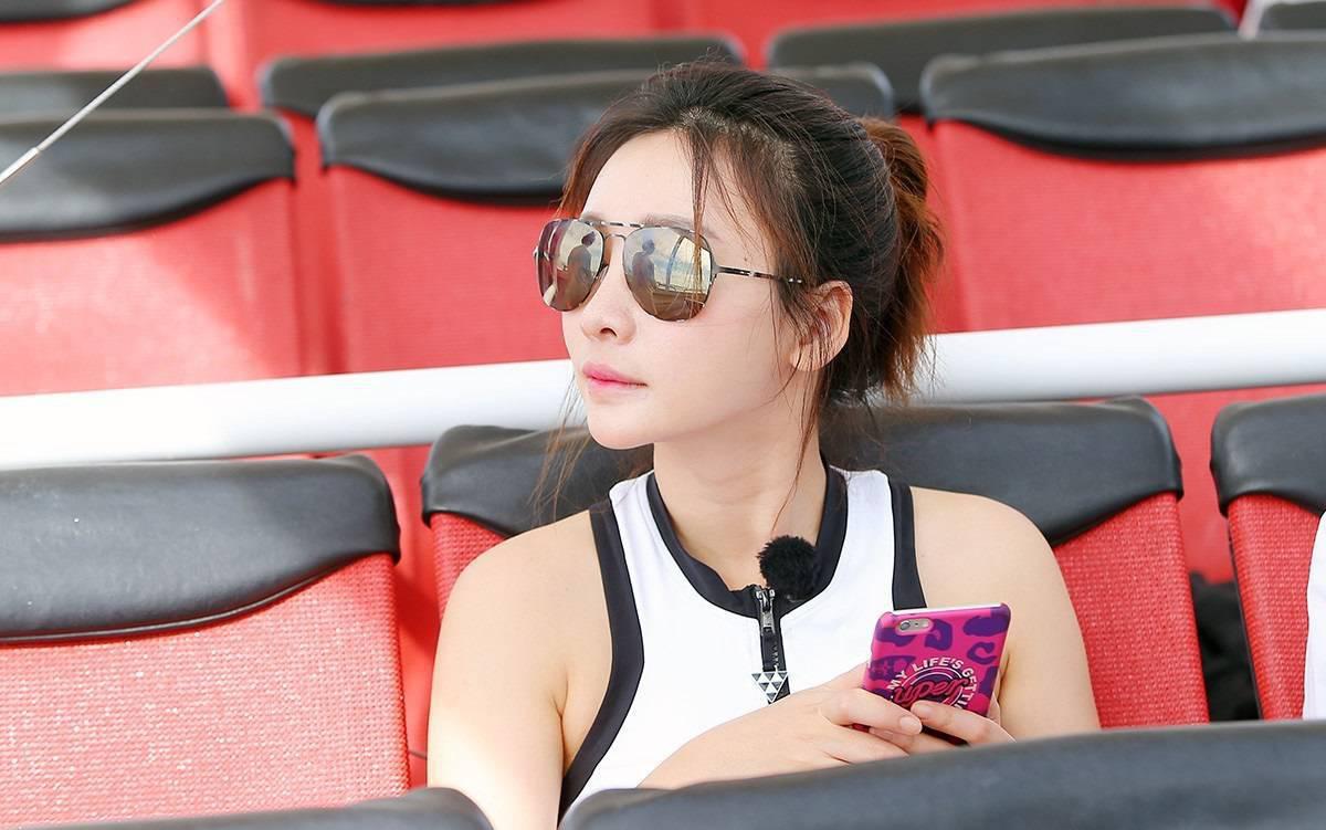 柳巖緊張運動裝 好身材一覽無余