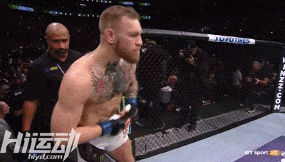 一個(gè)修理工靠女友養(yǎng)活幾年：苦練拳擊，冠軍金腰帶拿到手軟