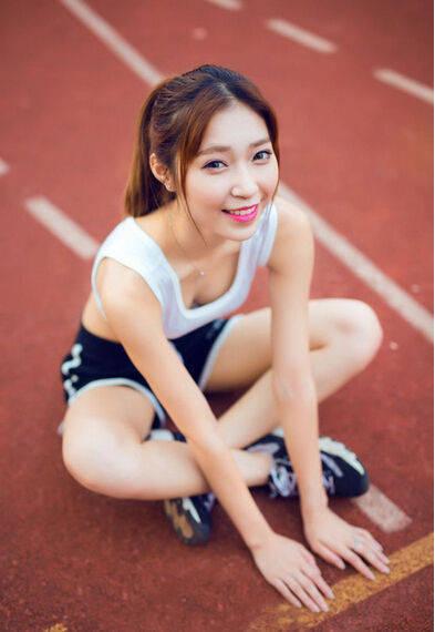 學生妹跑步寫真 清純裝扮活力滿滿