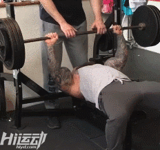 入過黑幫蹲過大獄！31歲健身逆襲成彪悍巨獸