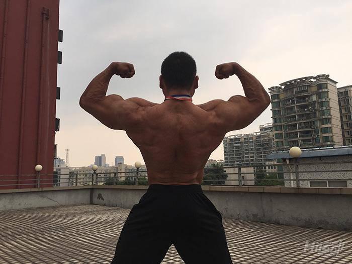 劉一陽(yáng)獲得中國(guó)健美健身公開(kāi)賽綿陽(yáng)站金牌