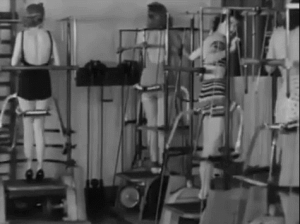 懶人健身你還懶得過她們？80年前的健身房