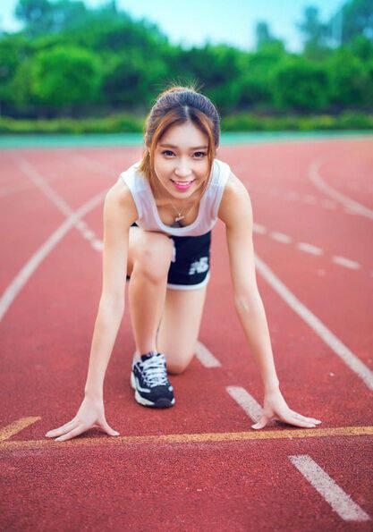 學生妹跑步寫真 清純裝扮活力滿滿