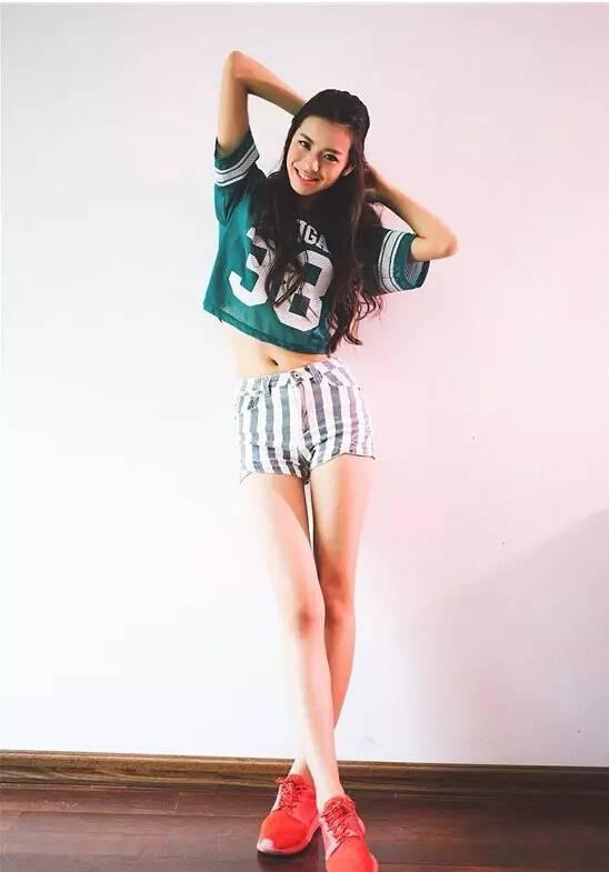 新疆妹子鍛煉出馬甲線的歷程故事