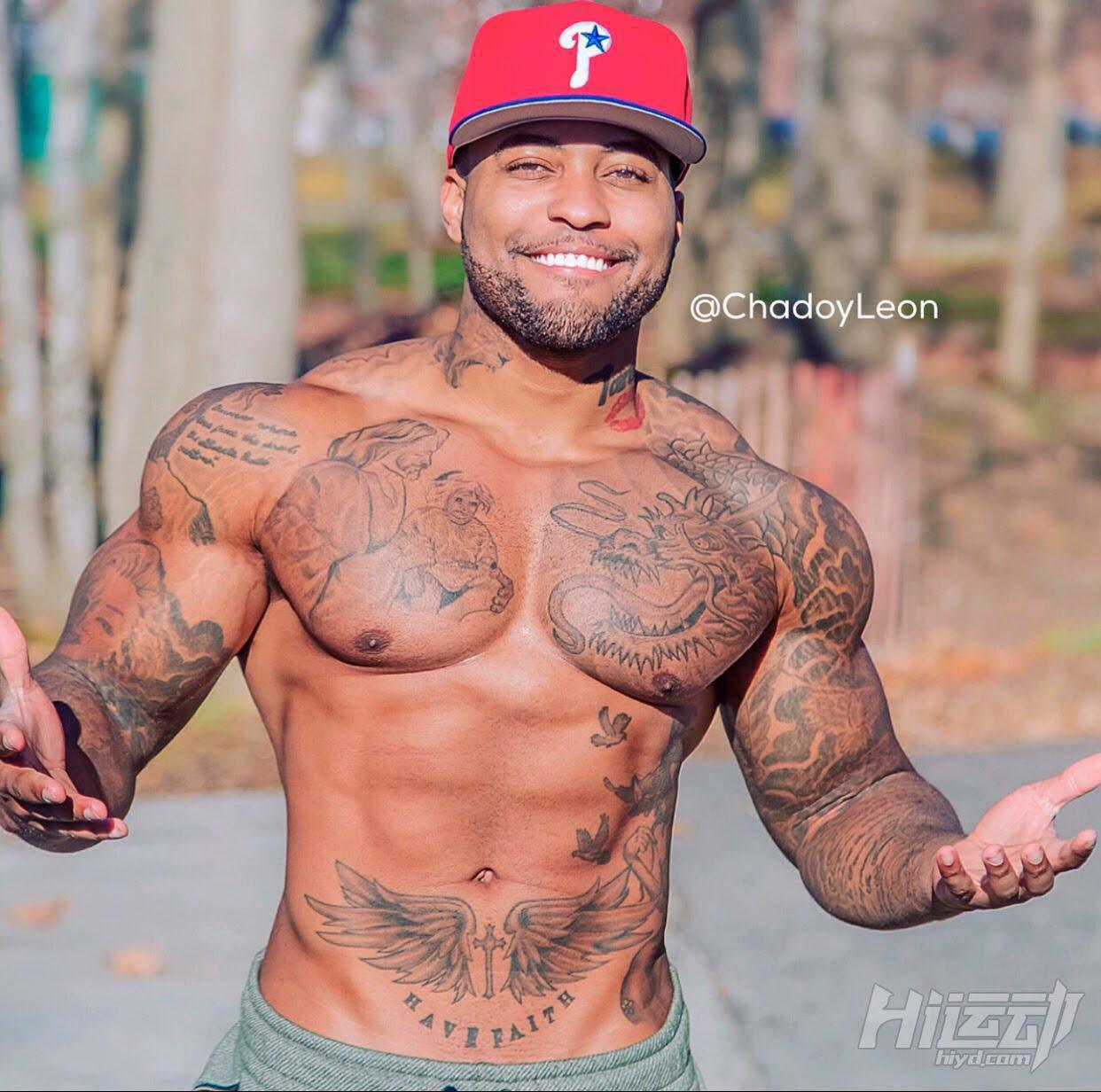 肌肉男的花式俯臥撐 你能挑戰幾個？