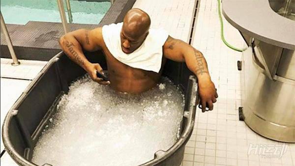 橄欖球運動為什么會經(jīng)常腦震蕩？看完球員訓練！這跟撞車沒區(qū)別