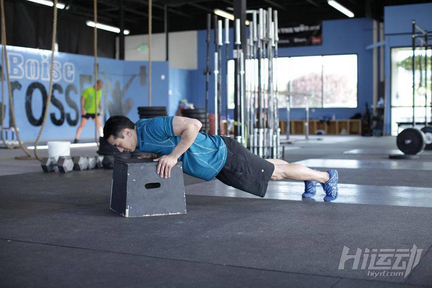 在家就能練出胸肌 3個俯臥撐就夠了