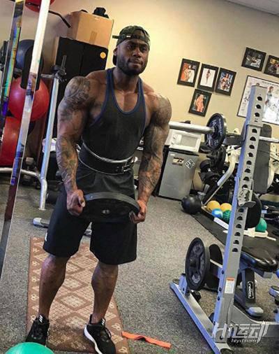 為了拍攝《黑豹》，男2號瘋狂增肌練身材，風頭蓋過男主