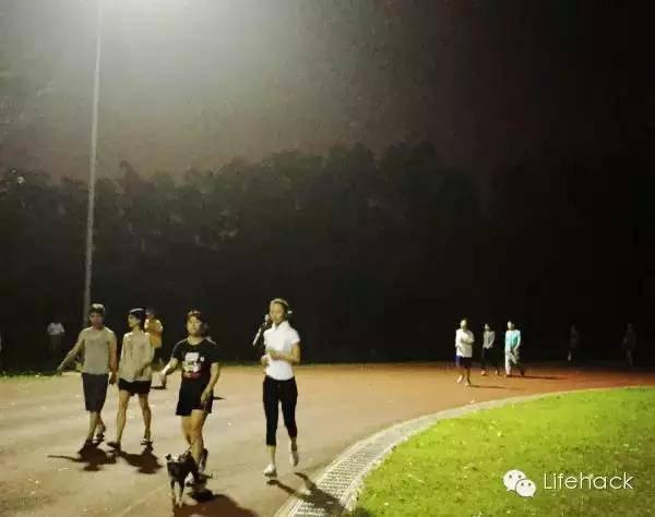 王珞丹曬性感腹肌照 最美馬甲線