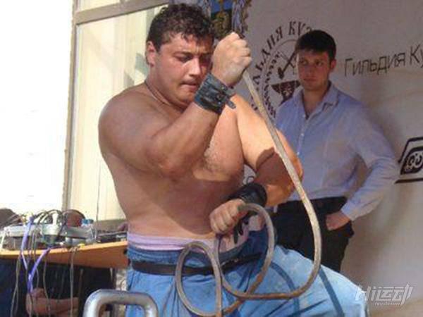 跟馬過不去的大力士！擁有63項吉尼斯世界紀錄