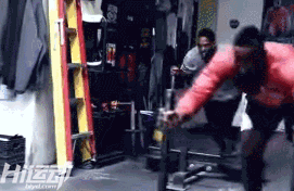 由“夜店哈”進(jìn)化成“努力哈”，帶領(lǐng)火箭掉打騎士隊(duì)！哈登的增肌計(jì)劃