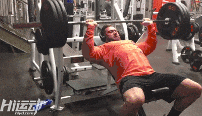 曾經是個菜鳥，直到他姐夫出現！小伙練成了少有的真空腹