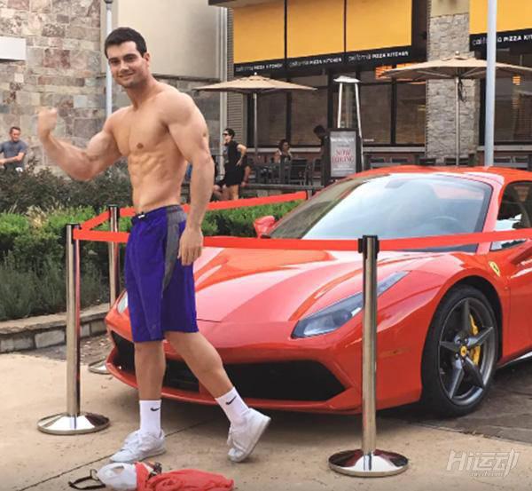 男人好身材對妹子的吸引力有多大？健身小哥街頭實驗