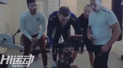 一個(gè)修理工靠女友養(yǎng)活幾年：苦練拳擊，冠軍金腰帶拿到手軟