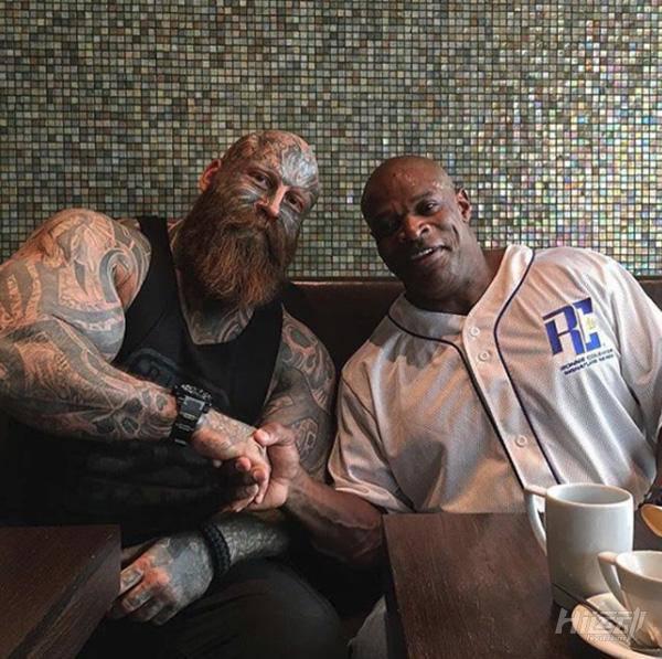 入過黑幫蹲過大獄！31歲健身逆襲成彪悍巨獸