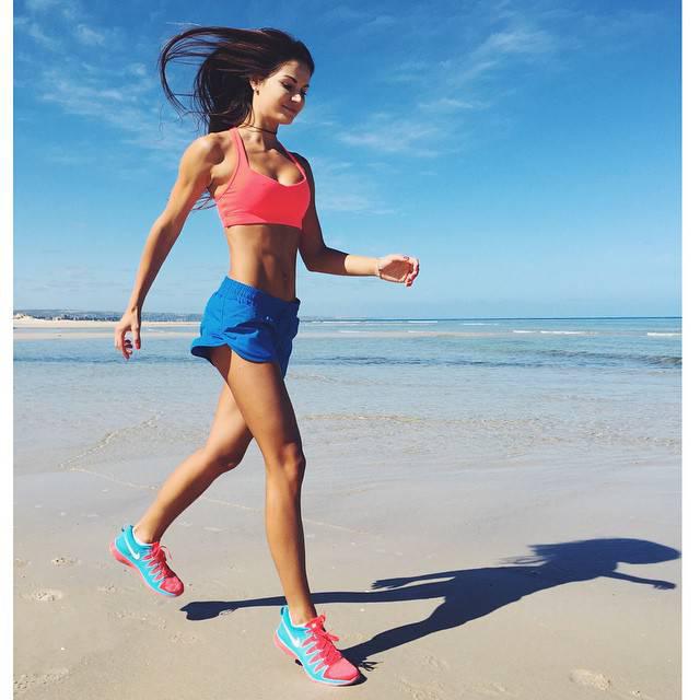 福利：女神曬健身照激勵(lì)粉絲健身