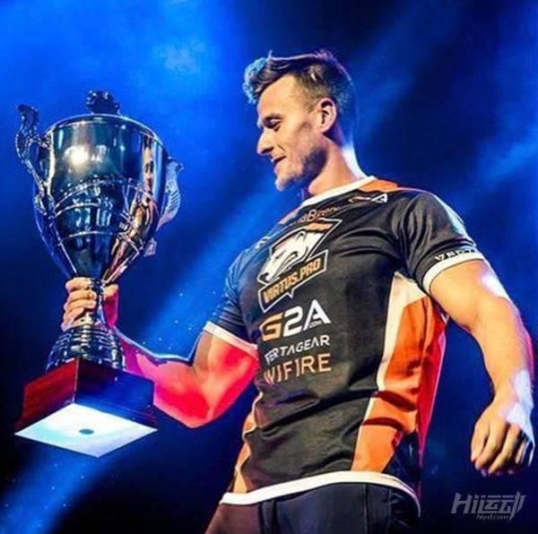 最強壯的CS：GO游戲冠軍！游戲與健身都不耽誤