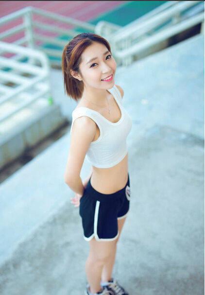 學生妹跑步寫真 清純裝扮活力滿滿