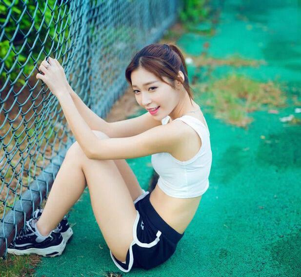 學生妹跑步寫真 清純裝扮活力滿滿