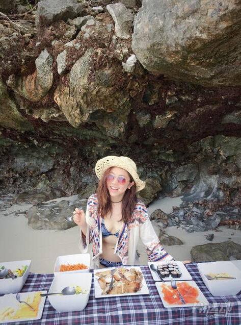 鄧紫棋大秀比基尼照 馬甲線搶眼