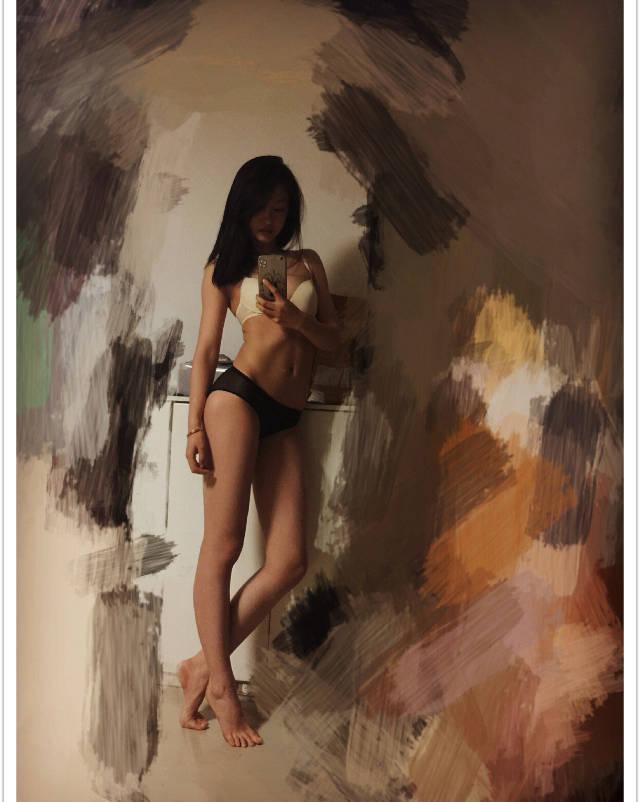 美女緊身衣出鏡 香汗淋漓長腿逆天