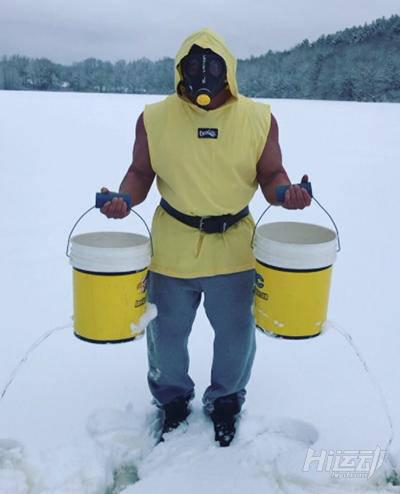 健身器械自己造：廢銅爛鐵加冰塊，冬季健身燥起來！