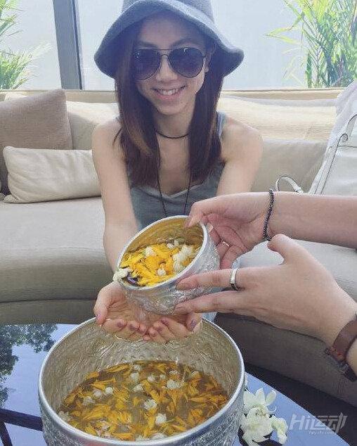 鄧紫棋大秀比基尼照 馬甲線搶眼