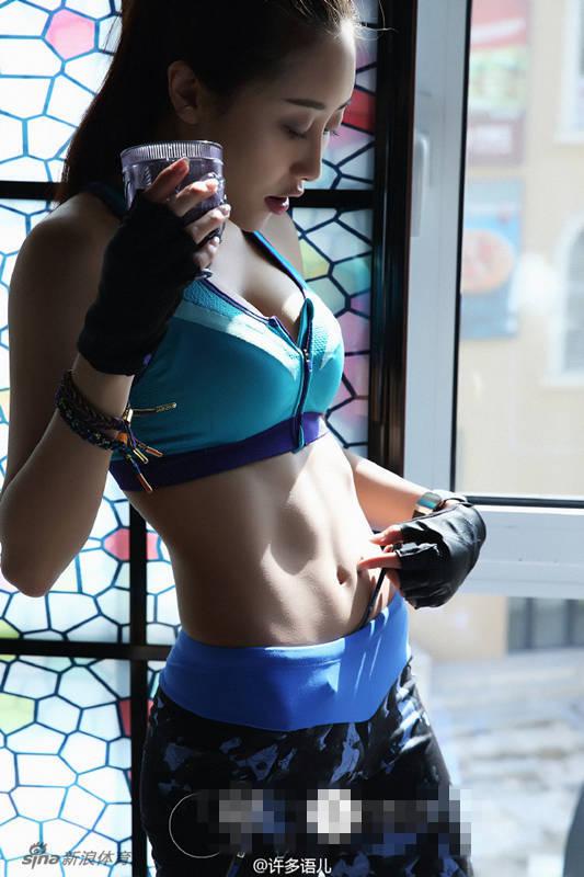 大連美女教師最新健身照 高顏值小蠻腰