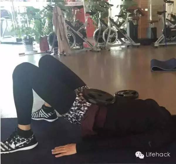 王珞丹曬性感腹肌照 最美馬甲線