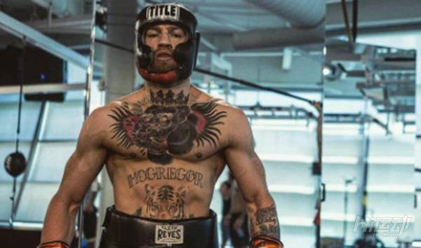 一個(gè)修理工靠女友養(yǎng)活幾年：苦練拳擊，冠軍金腰帶拿到手軟